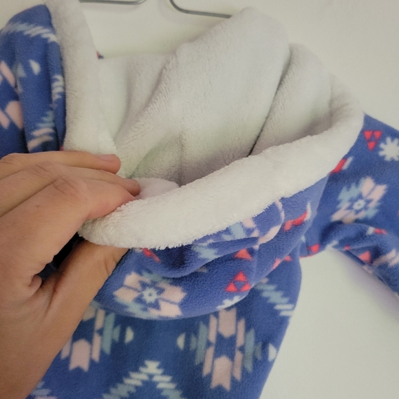 Carter's Blue and Pink Fuzzy Open Foot One Piece, 9 Months - Picture 6 of 10